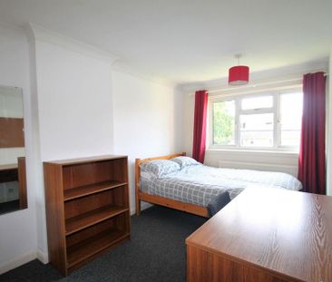 4 bedroom semi-detached house to rent - Photo 5