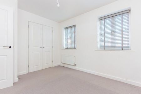 2 bedroom end of terrace house to rent - Photo 2