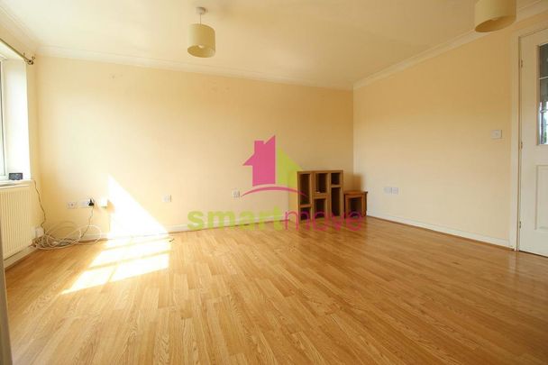 3 bedroom end of terrace house to rent - Photo 1