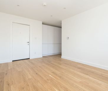110 Oriole Parkway - Photo 1