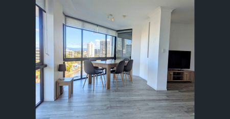 Central Surfers Paradise 100 m2 extra Large furnished 2 bedroom 2 bathroom apartment, - Photo 2