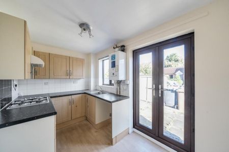 2 bedroom semi-detached house to rent - Photo 5