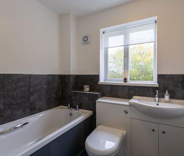 2 bedroom semi-detached house to rent - Photo 6