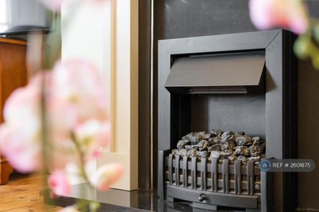 2 bedroom maisonette to rent - Photo 2