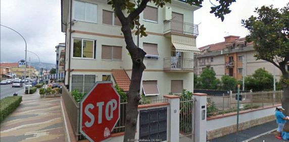 Quadrilocale viale Martiri della Libertà 18, Centro, Loano - Photo 2