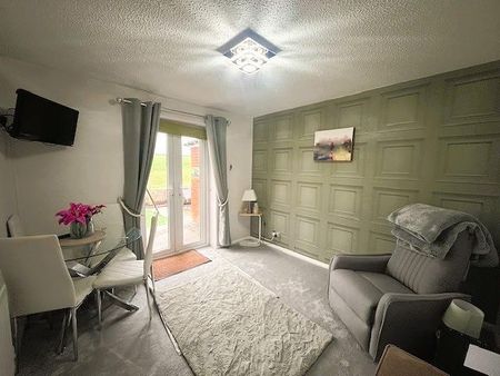 2 bedroom semi-detached bungalow to rent - Photo 4