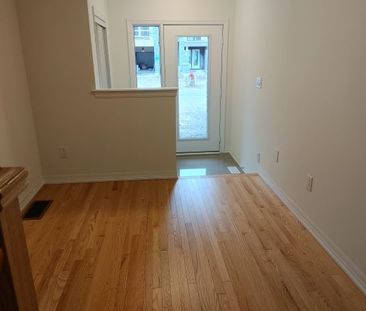 For Lease - 56 Delano Way, Newmarket, Ontario - Photo 6