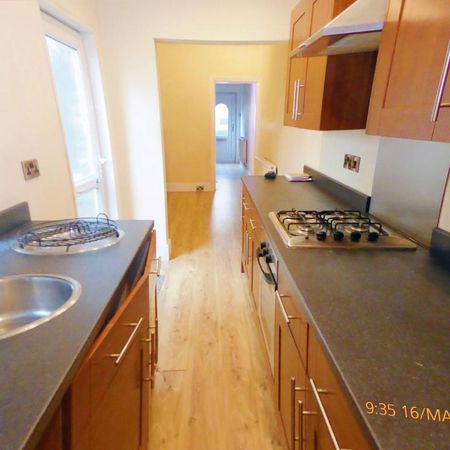 2 bedroom terraced house to rent - Photo 3
