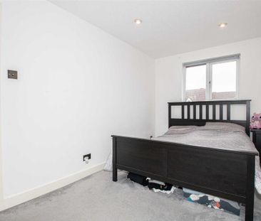 4 bedroom semi-detached house to rent - Photo 4