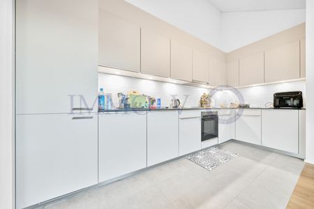 SPACIOUS AND BRIGHT WITH BALCONY-LOGGIA - Photo 3