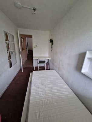 Room in a Shared Flat, Single Room In Kentish Town, NW5 - Photo 1