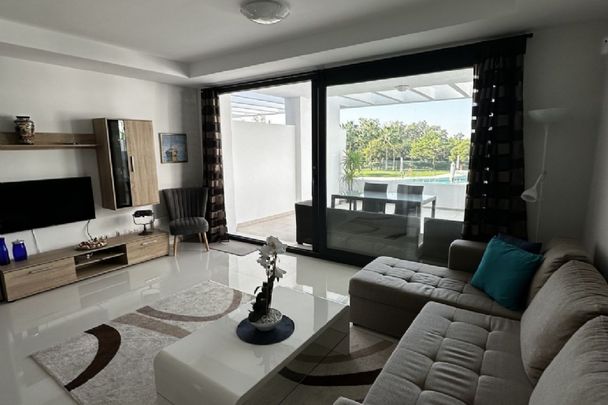 2 Bedroom Apartment For Rent in Estepona, Málaga - Foto 1