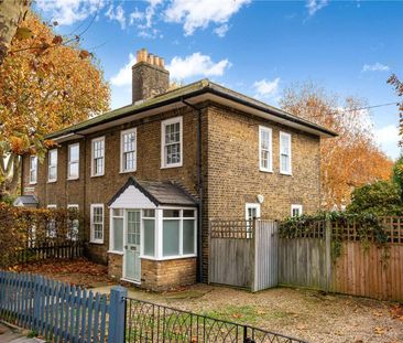 Superbly presented 3 bedroom house with garden and conservatory. - Photo 6