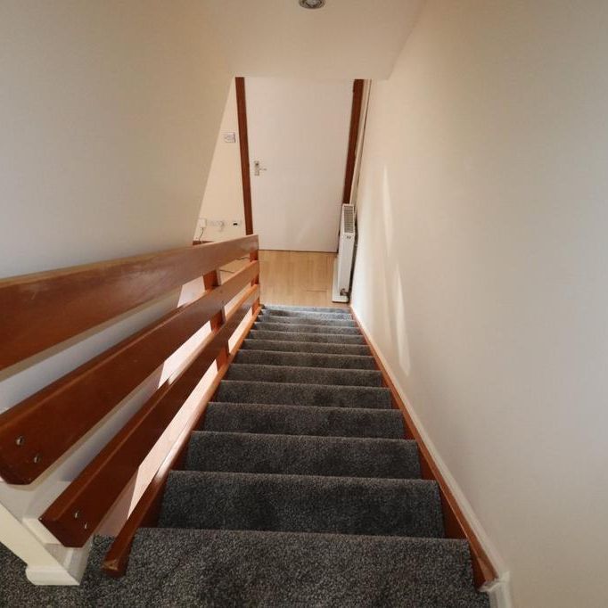 2 bedroom end of terrace house to rent - Photo 1