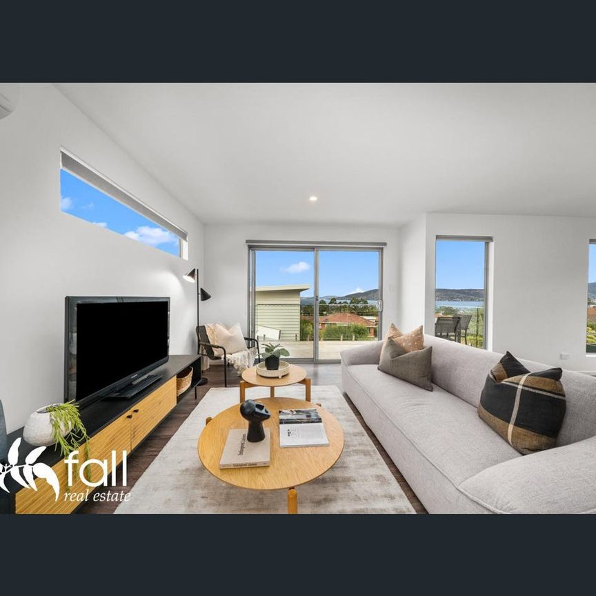 Executive Townhouse - Photo 1