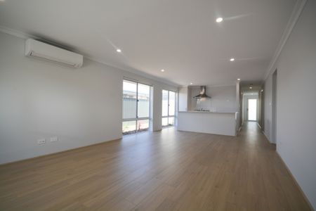 Brand New Home in Coastal Madora Bay! - Photo 5