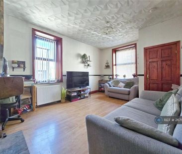 3 bedroom end of terrace house to rent - Photo 2