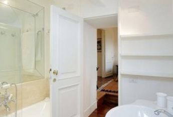 Attic-Spagna: 250mq. Duplex Penthouse located in 15th century Historical Building. Large double living room with fireplace, study, 3 bedrooms, 3 baths, spectauclar entertaining room with 360° views of antique Rome, rooftops and Cupoa’s. Ref #120