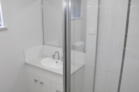 Neat, Bright and Well Presented - Quiet Court - Photo 4