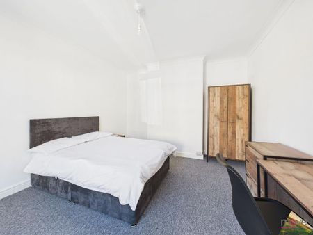 1 bedroom in a house share to rent - Photo 2