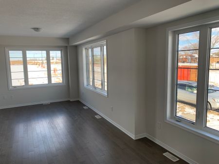 For Lease - 32 Oaktree Drive, Haldimand, Ontario - Photo 4