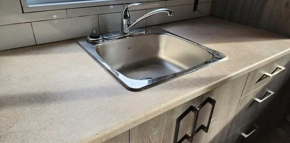 Charmant 3 1/2 Complètement Rénové - Photo 2