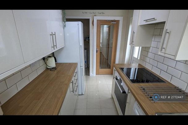 4 bedroom terraced house to rent - Photo 1