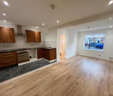 9 Sandbrook Park, - Photo 5