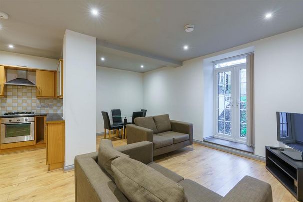 3 bedroom flat to rent - Photo 1