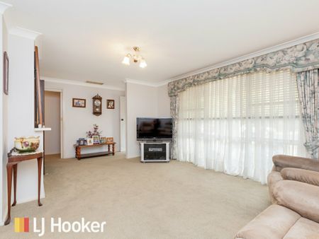 Well-Maintained Family Home with Fantastic Outdoor Living - Photo 2