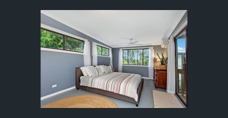 Family Home Backing Mona Vale Golf Course - Photo 4