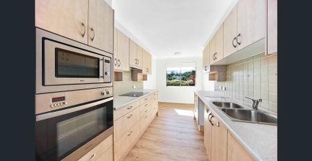 Newly Refurbished 2 Bedroom Apartment - Photo 2