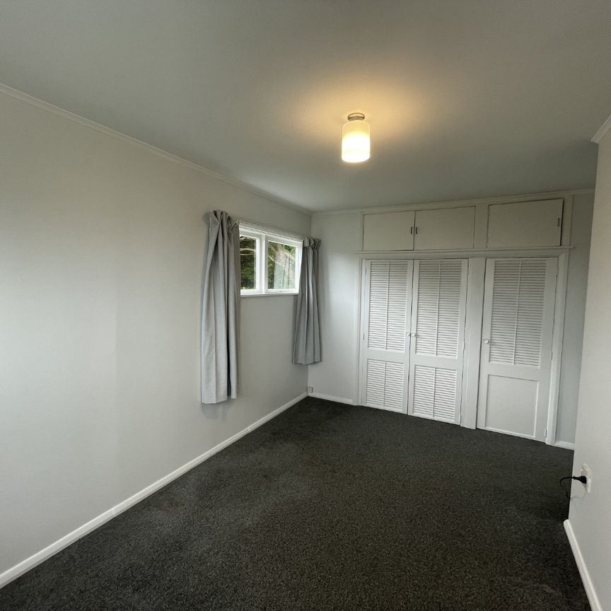 3 Bedrooms in Melrose - Photo 1