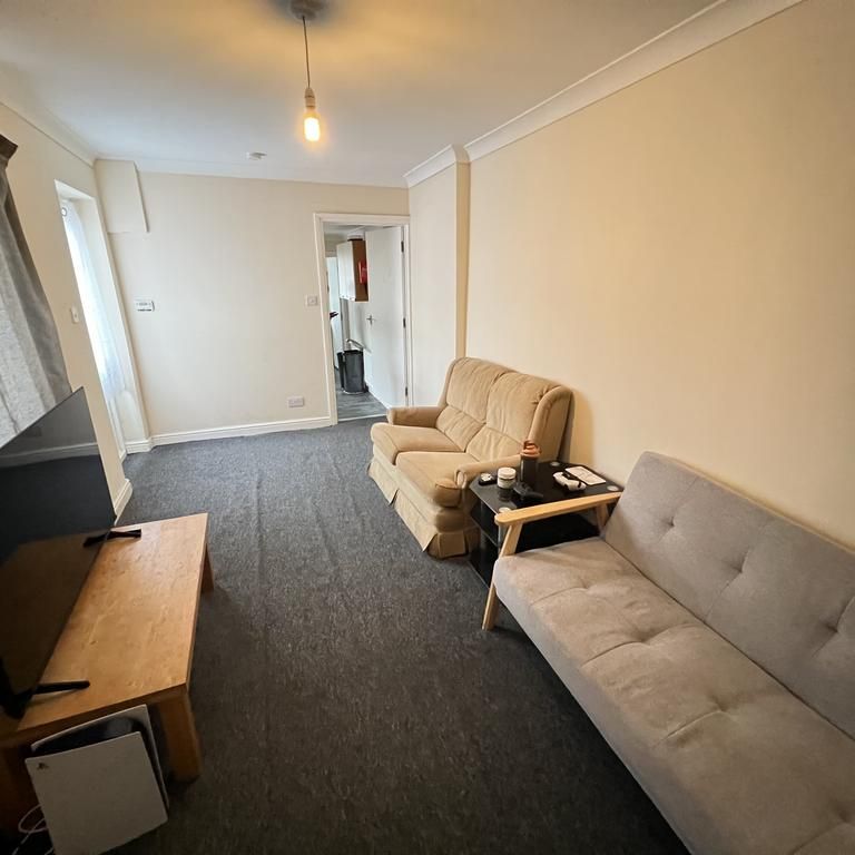 5 bedroom house to rent - Photo 1