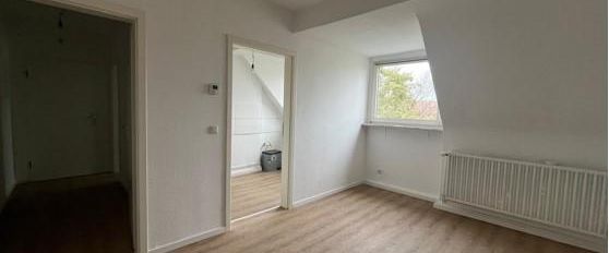 Gemütliche Dachgeschosswohnung mit 2 Zimmern und Dusche! - Foto 1