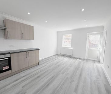 2 bedroom end of terrace house to rent - Photo 6