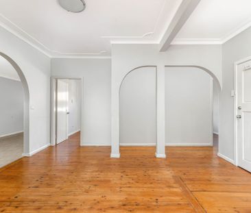 THREE BEDROOM SPACIOUS HOME - Photo 2