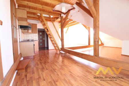 Pronájem atypického podkrovního bytu 2+kk, 65 m - Photo 3