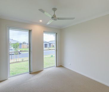 Brand-New Family Home in Park Lane Reserve! - Photo 4