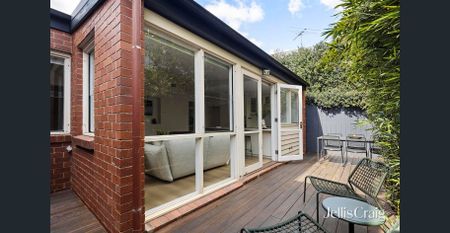 Wide-frontage residence in coveted garden setting - Photo 5