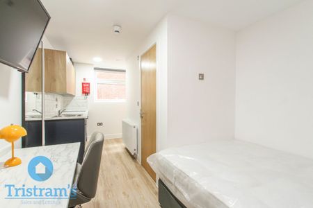 4 bed Apartment for Rent - Photo 4