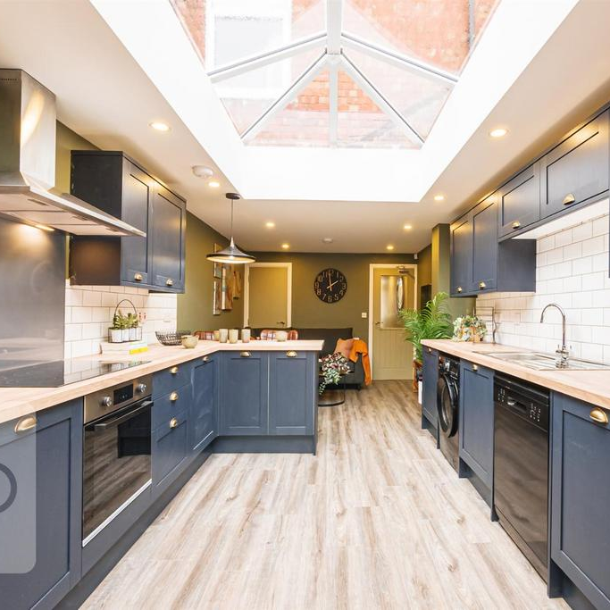 1 bedroom in a house share to rent - Photo 1