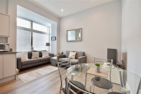 Challenge Court, Leatherhead, Surrey, KT22 7GS - Photo 3