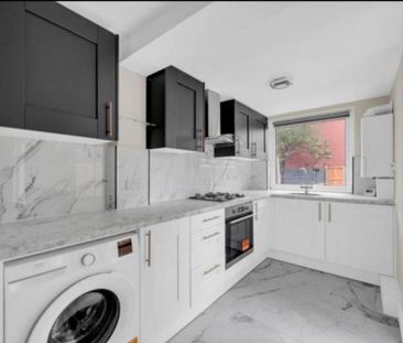 4 bedroom flat to rent - Photo 4