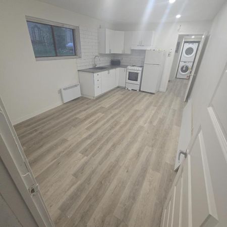 Newly renovated 2 1/2 for rent - Photo 3