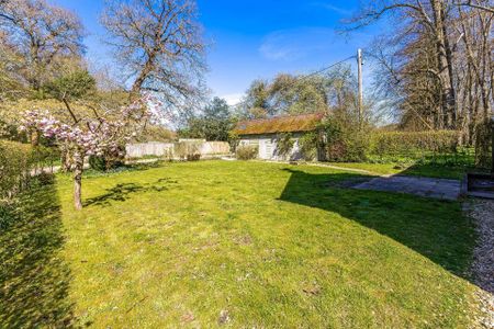 A delightful detached cottage on a private country estate. - Photo 2