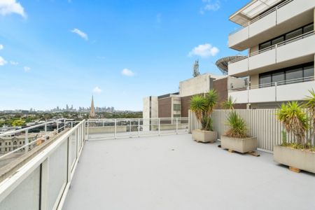 Amazing Apartment in the Hub of Hawthorn - Photo 5