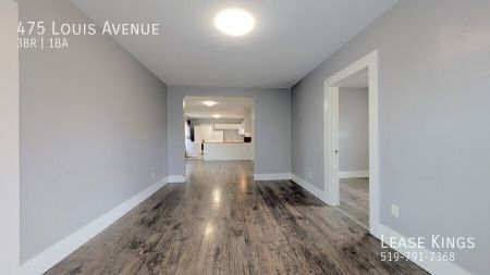 Spacious 3-Bedroom Unit at 475 Louis Avenue, Windsor! - Photo 2