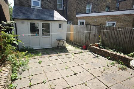 Double Room in a shared house - Catford, SE6 - Photo 2