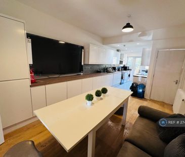 1 bedroom in a house share to rent - Photo 2